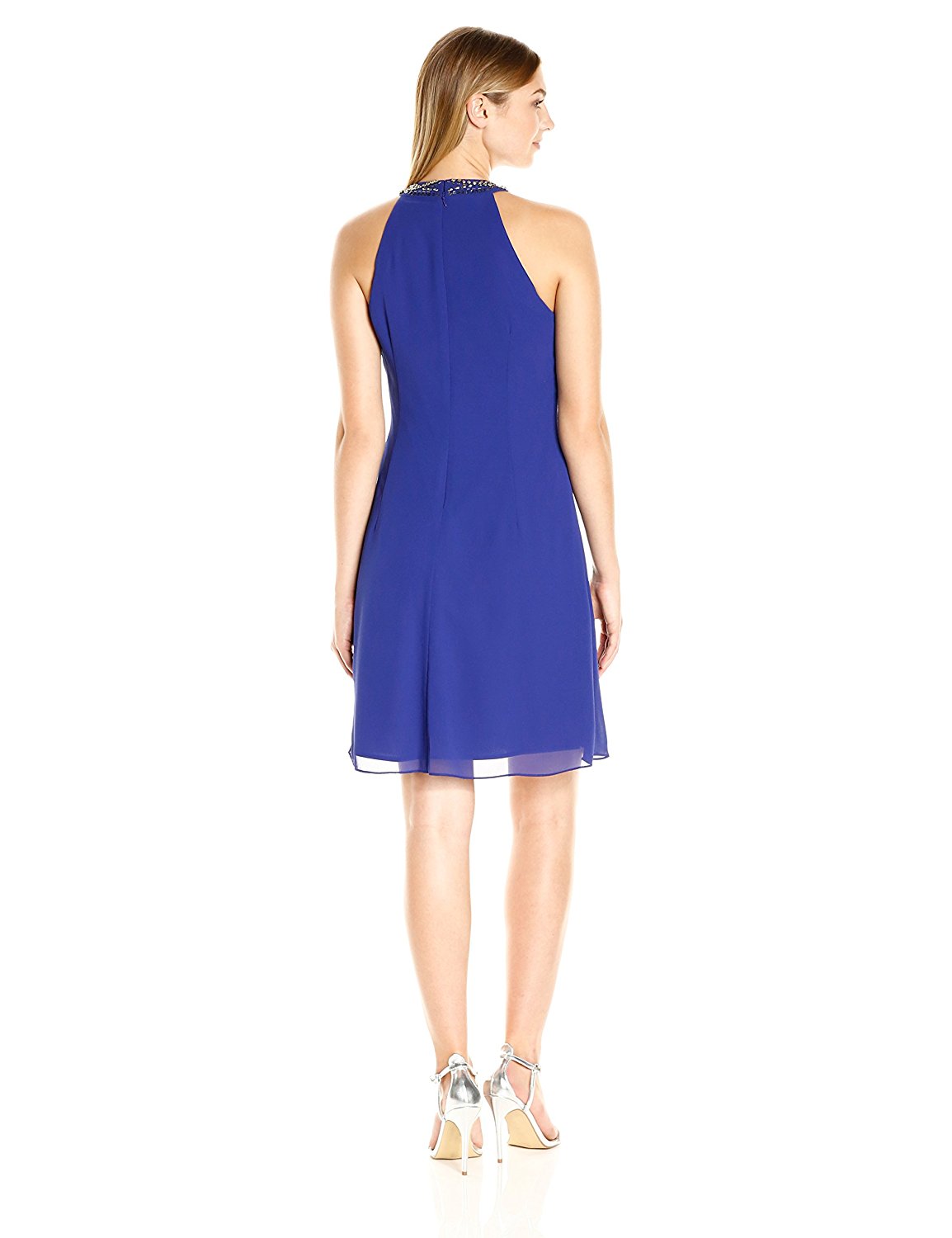 Vestido en gasa con bordado en escote