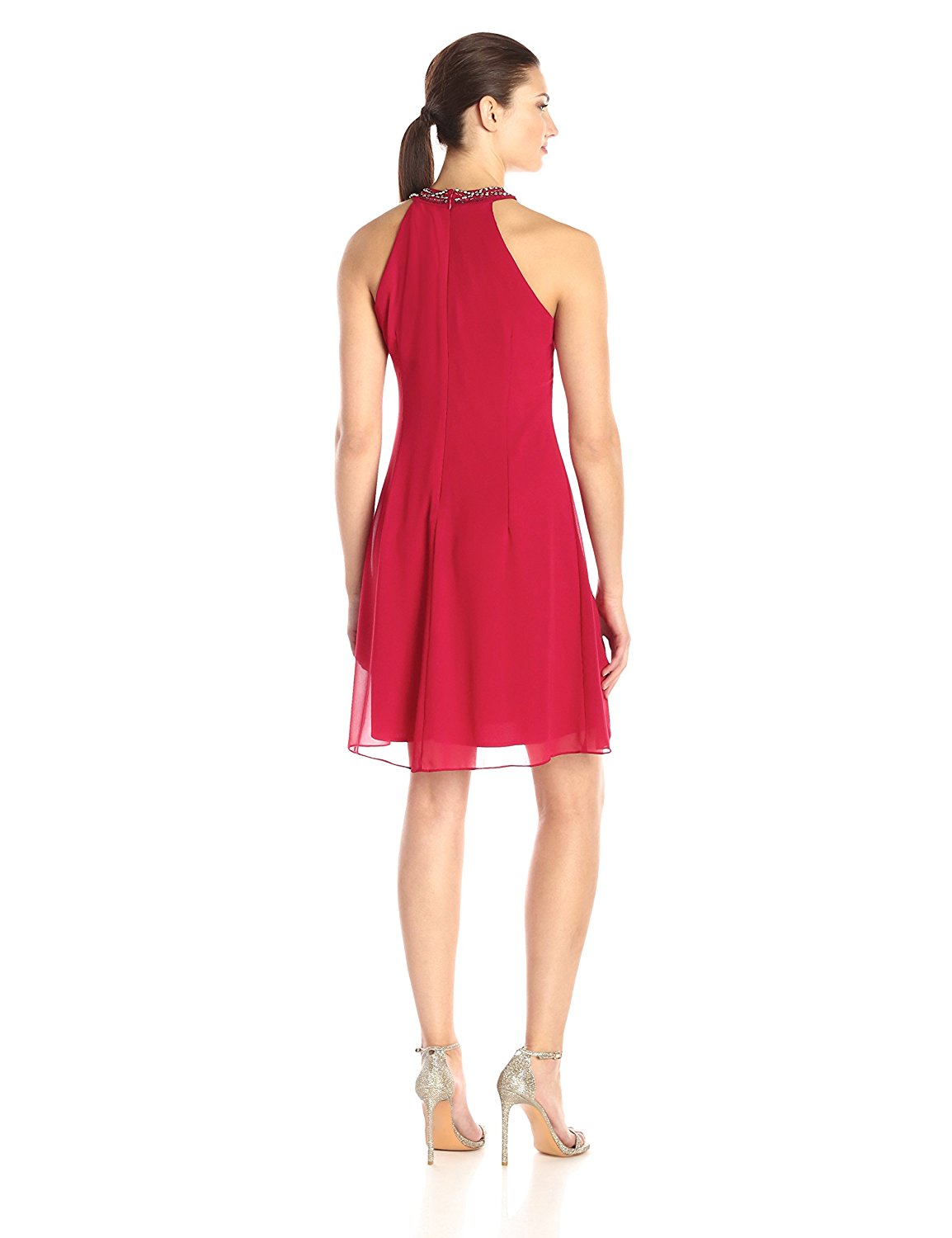 Vestido con bordado en escote