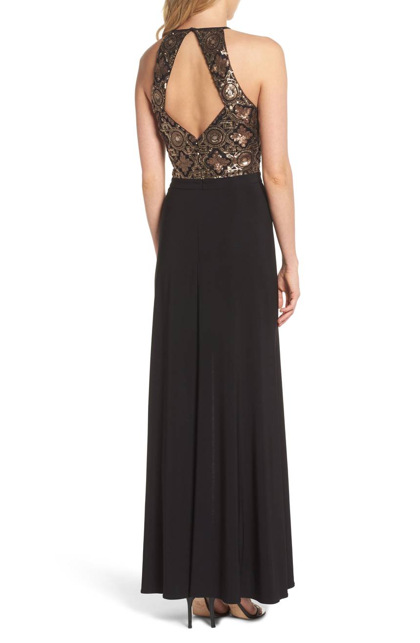 Vestido con top bordado y tajo