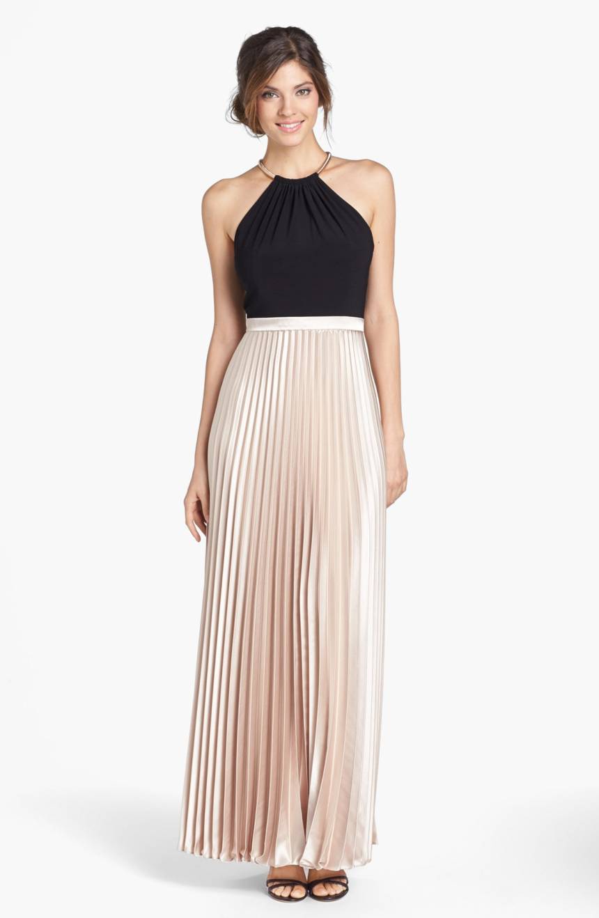 Vestido con top negro y falda plisada en dorado