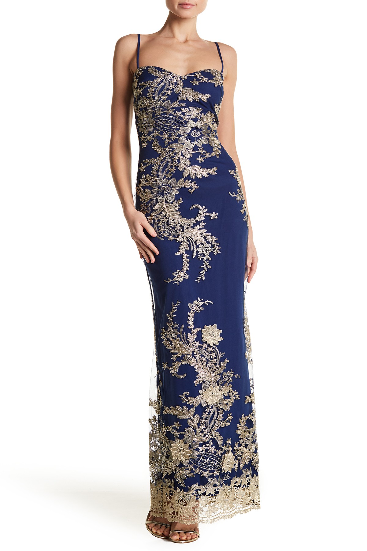 Vestido azul con tul bordado en dorado