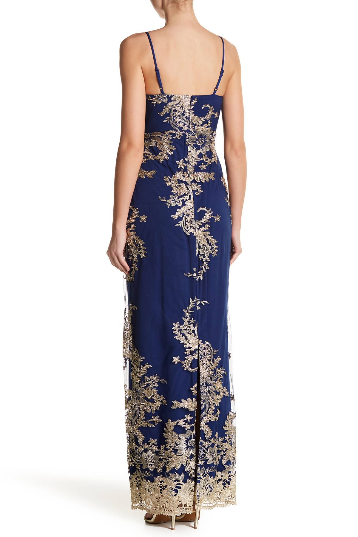 Vestido azul con tul bordado en dorado