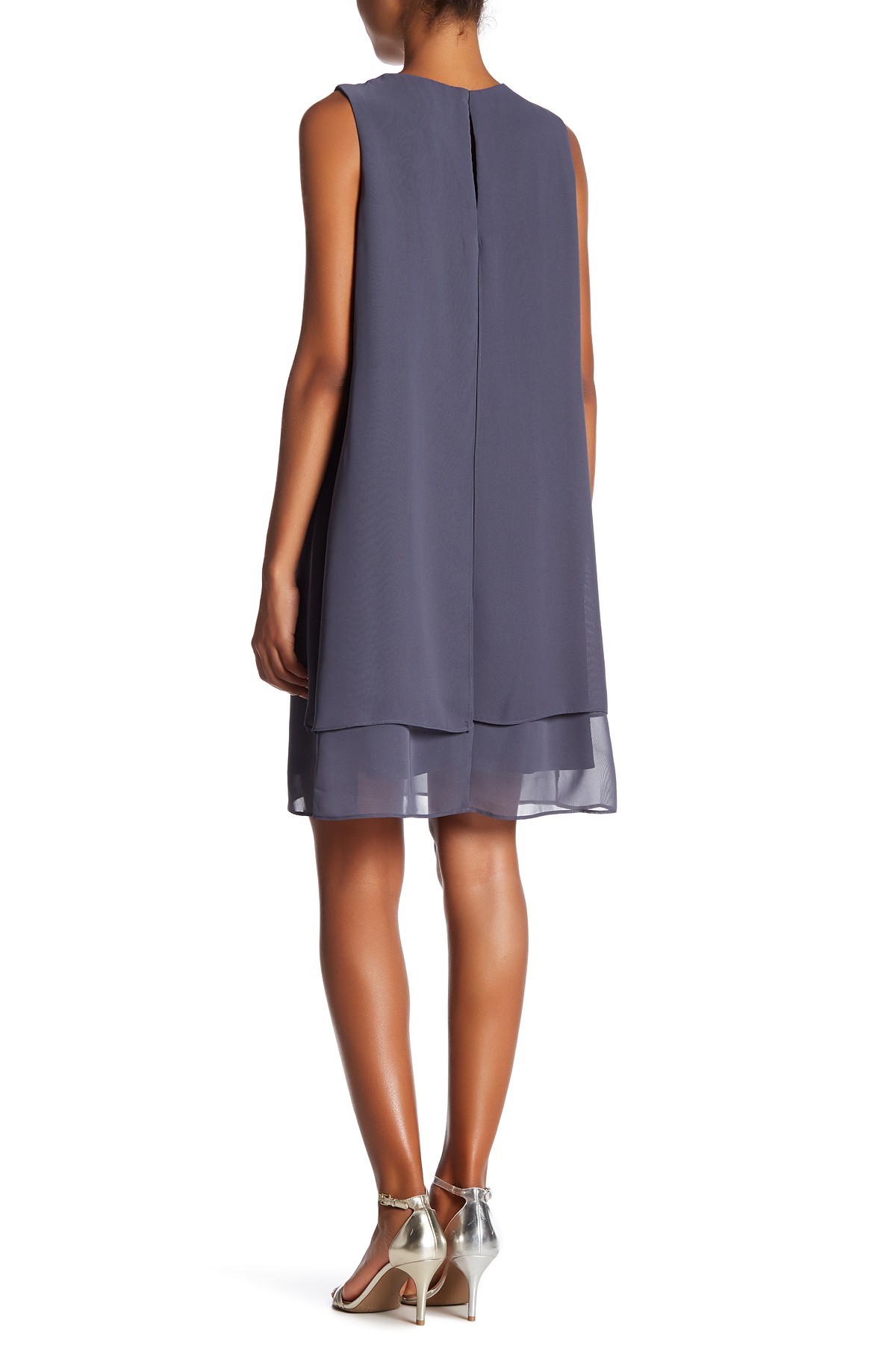 Vestido en gasa con bordado en escote