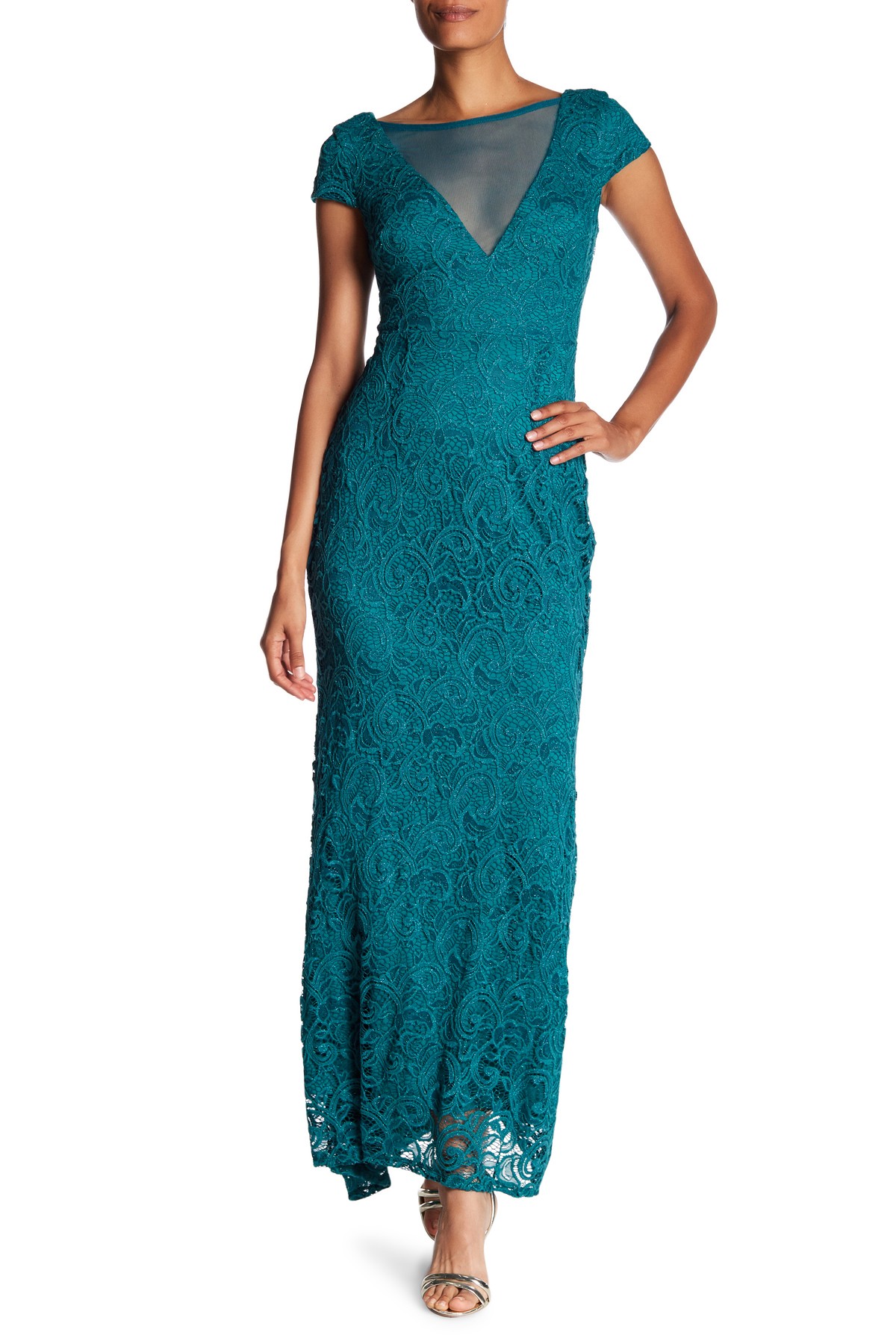 Vestido de encaje con transparencia en escote
