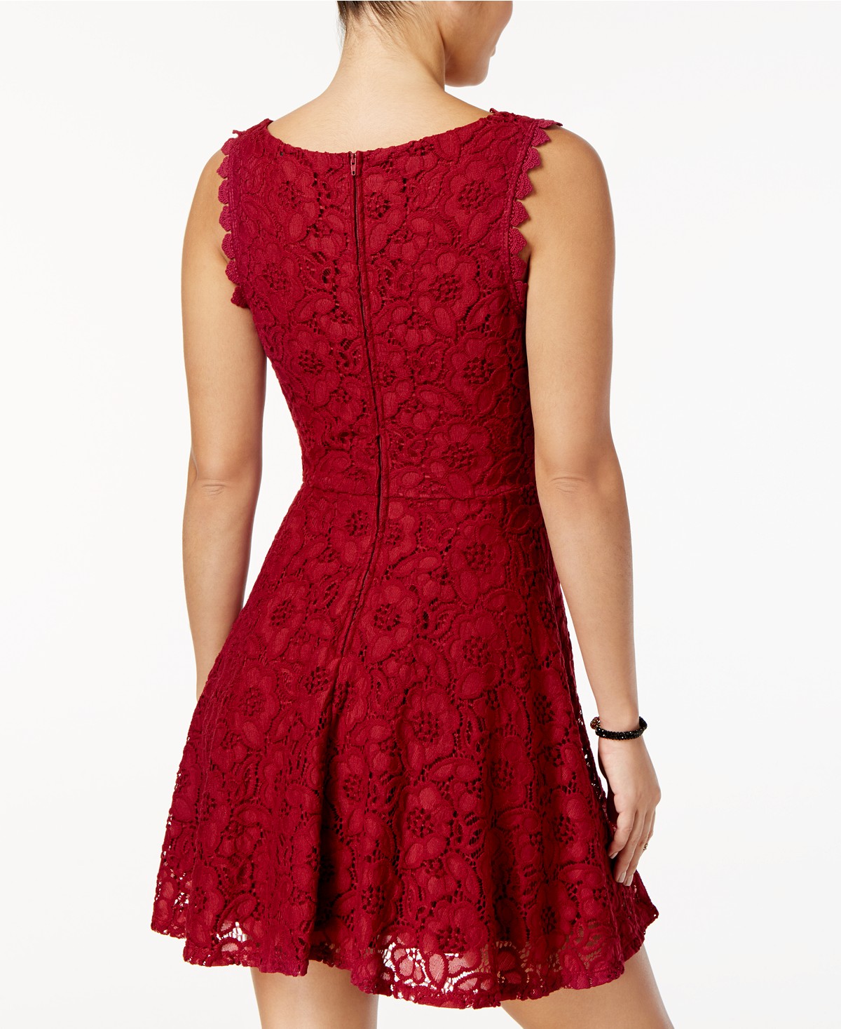 Vestido en encaje con corte en cintura