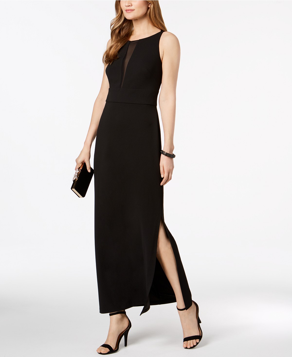 Vestido con transparencia en escote y tajo