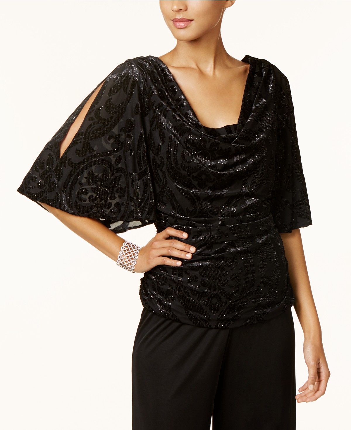 Blusa con detalles en terciopelo