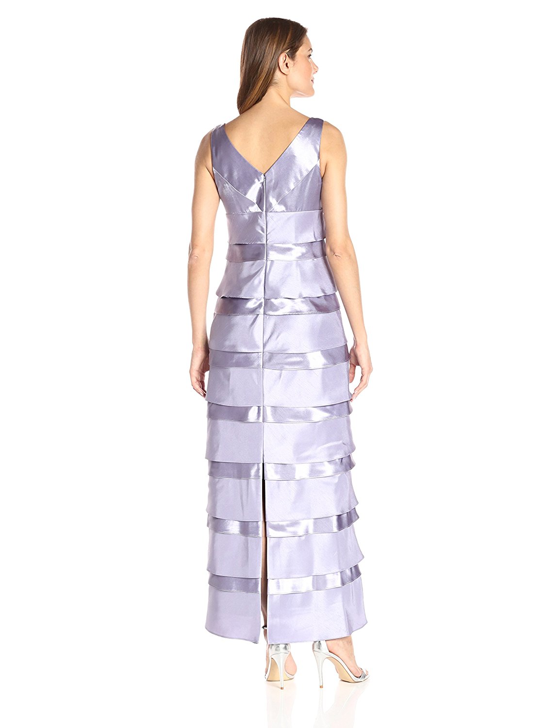 Vestido con bordado en cintura y falda con volados