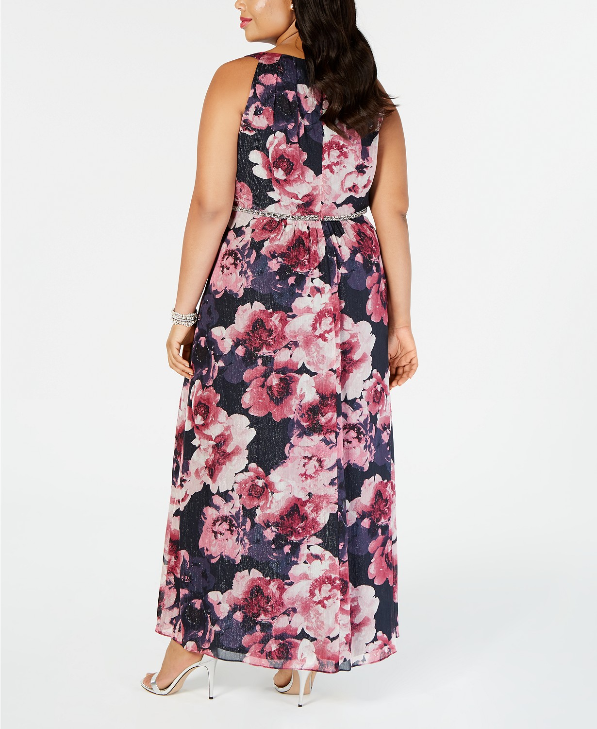 Vestido floreado con bordado en cintura