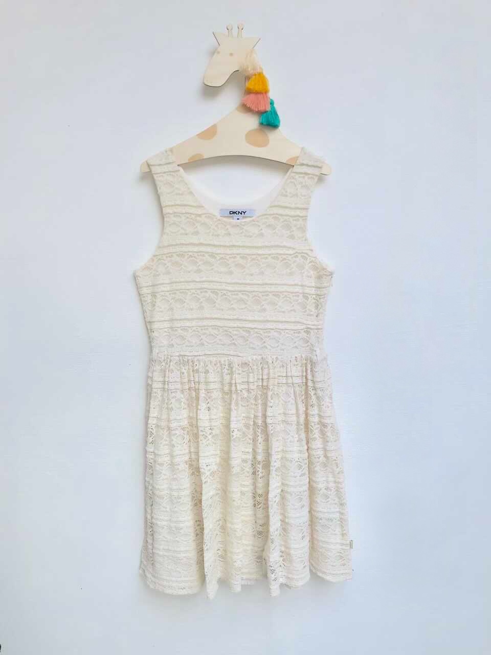 Vestido de encaje cremita