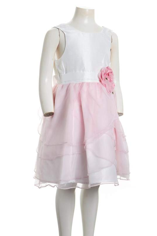 Vestido con top blanco y falda con volados