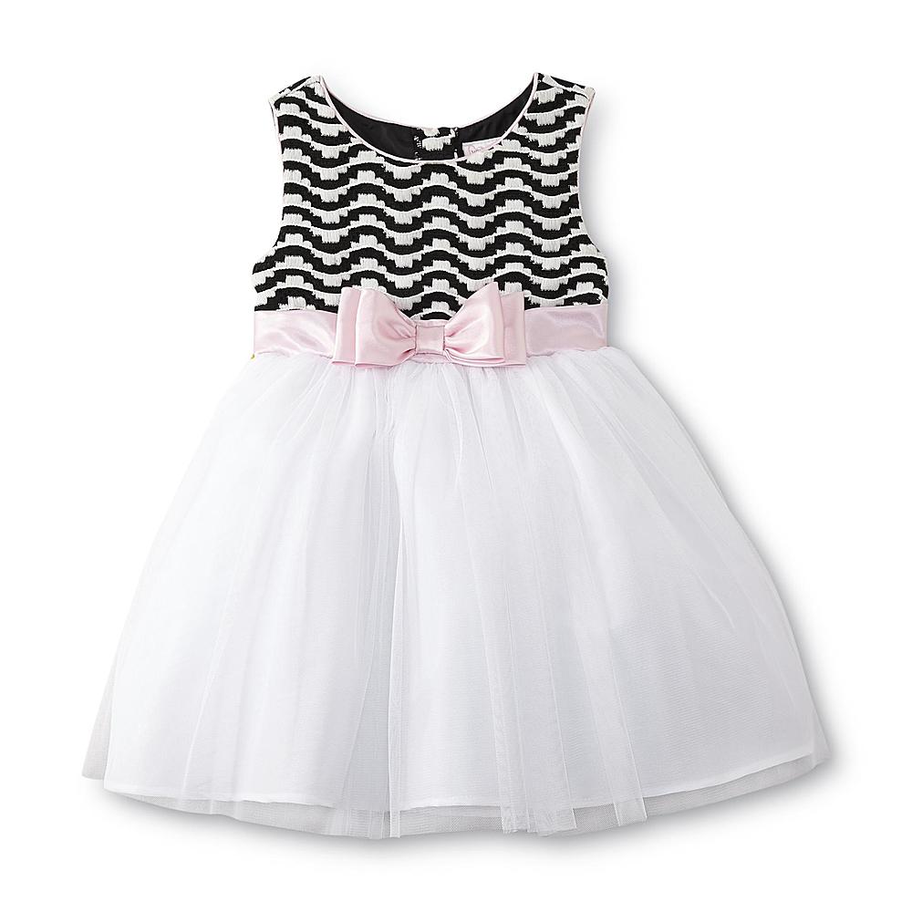 Vestido con top en blanco y negro, lazo rosa y falda en tul