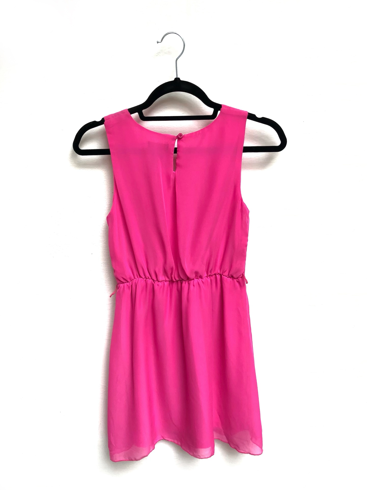 Vestido en gasa con detalle al frente