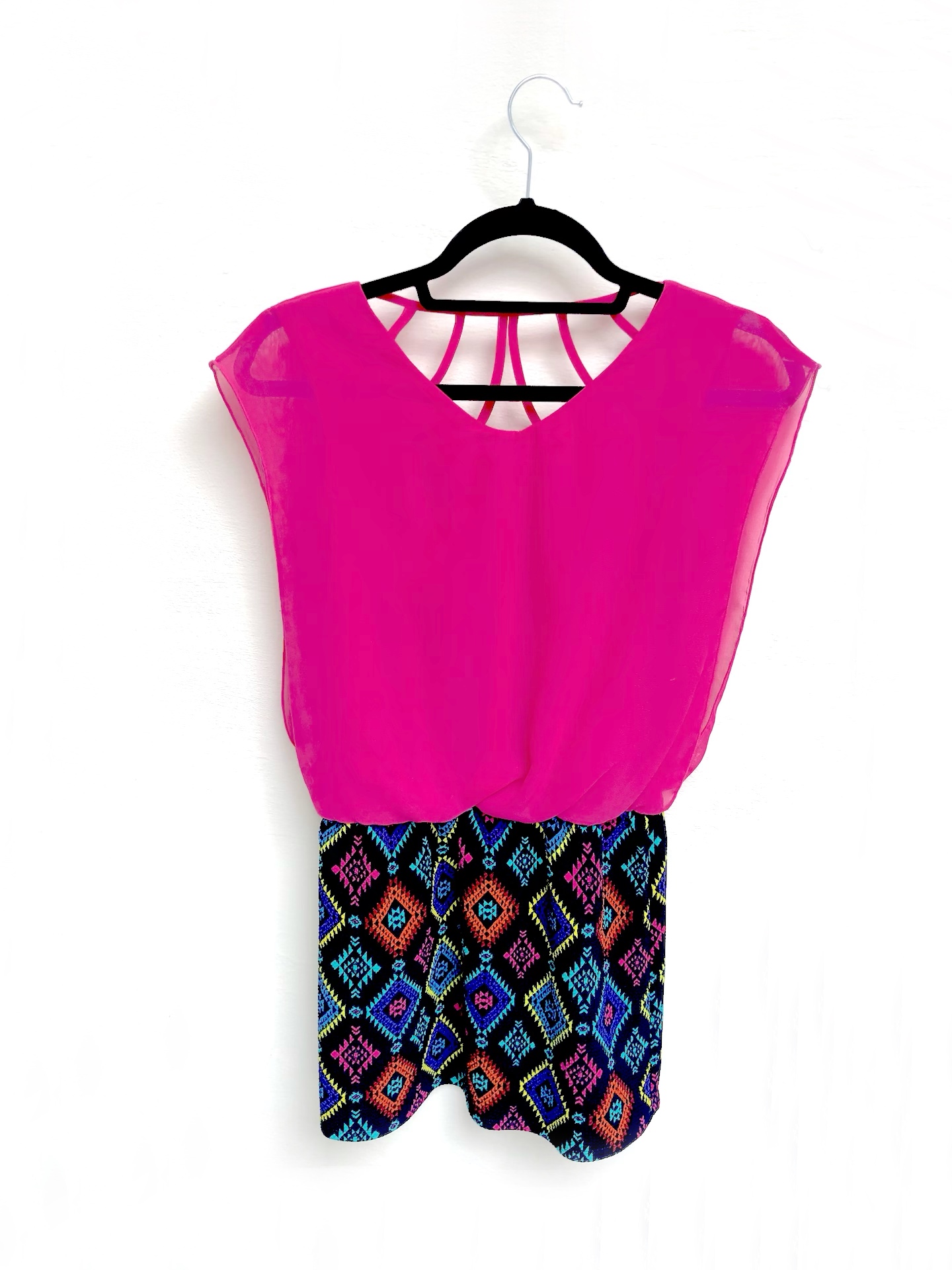 Vestido con top suelto y falda justa