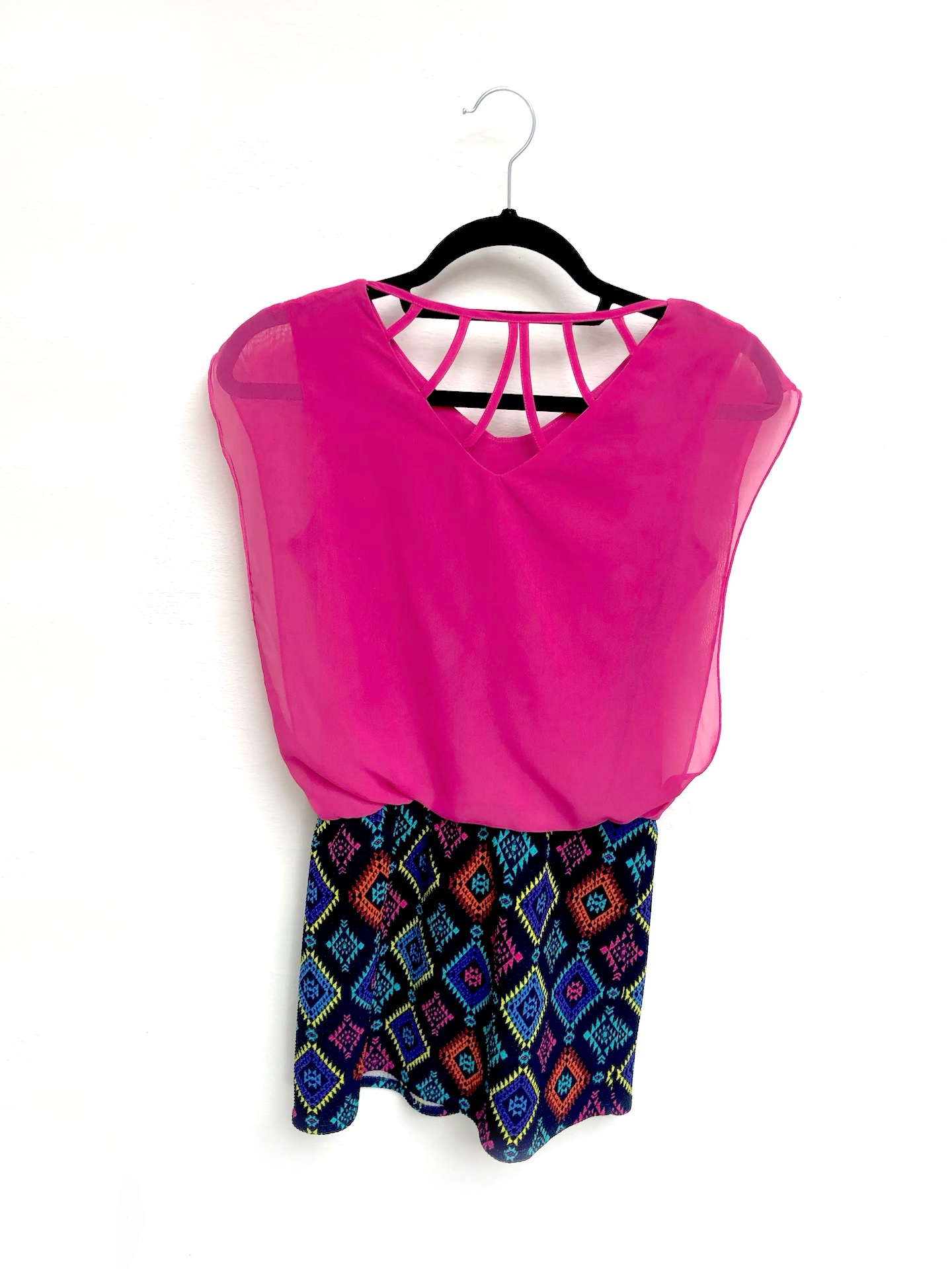 Vestido con top suelto y falda justa