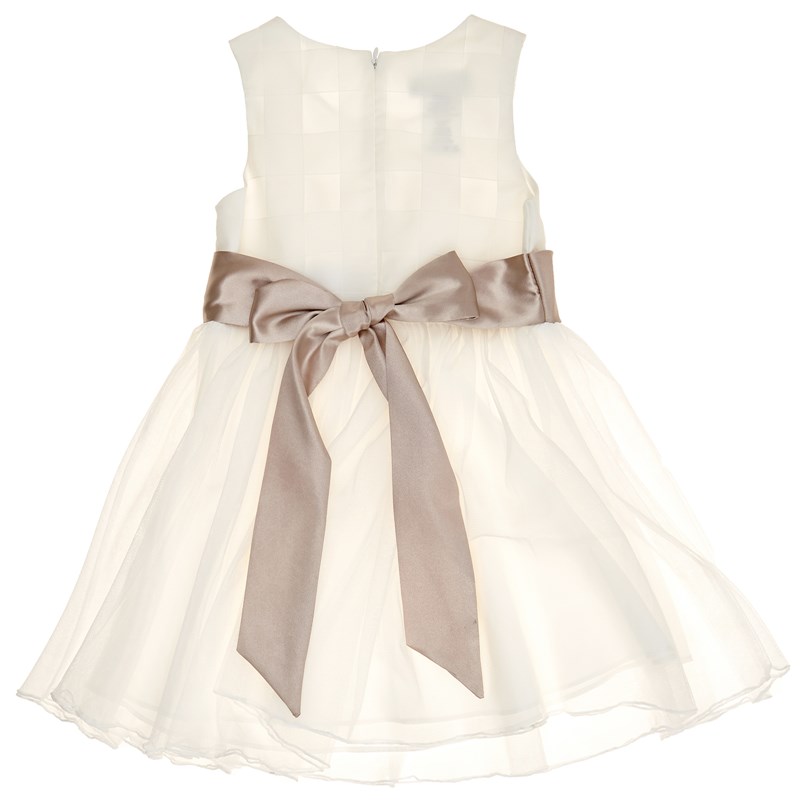 Vestido cremita con lazo y flor en cintura