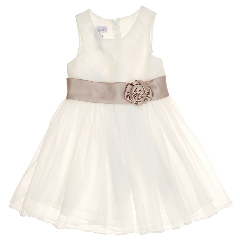 Vestido cremita con lazo y flor en cintura