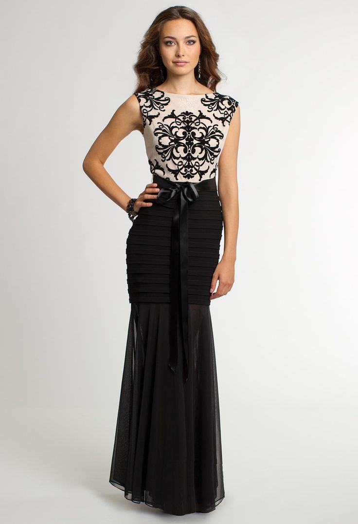 Vestido sirena con falda en negro