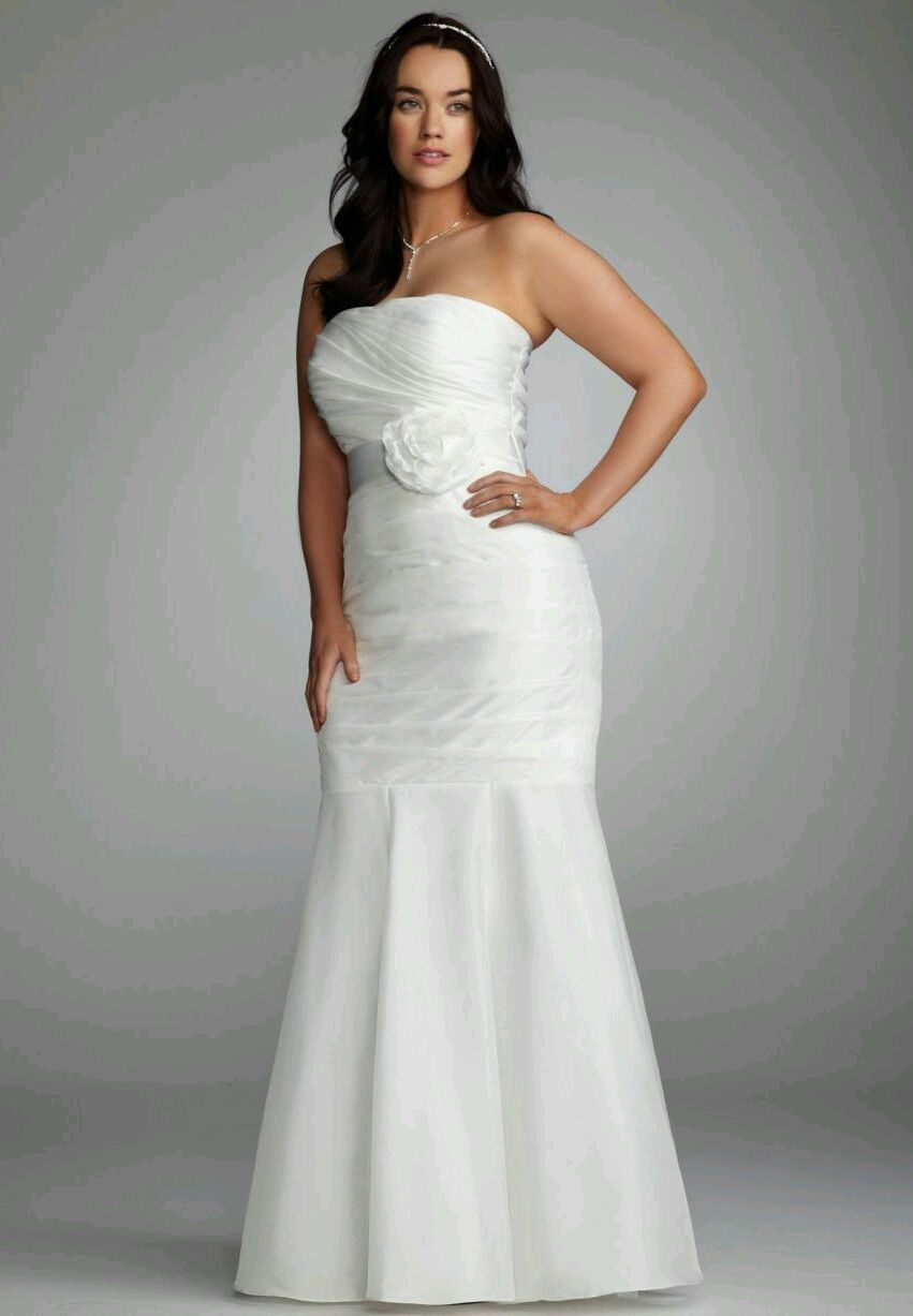 Vestido sirena con top drapeado y lazo con flor en cintura