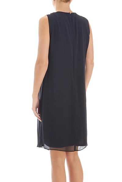 Vestido con bordado en escote