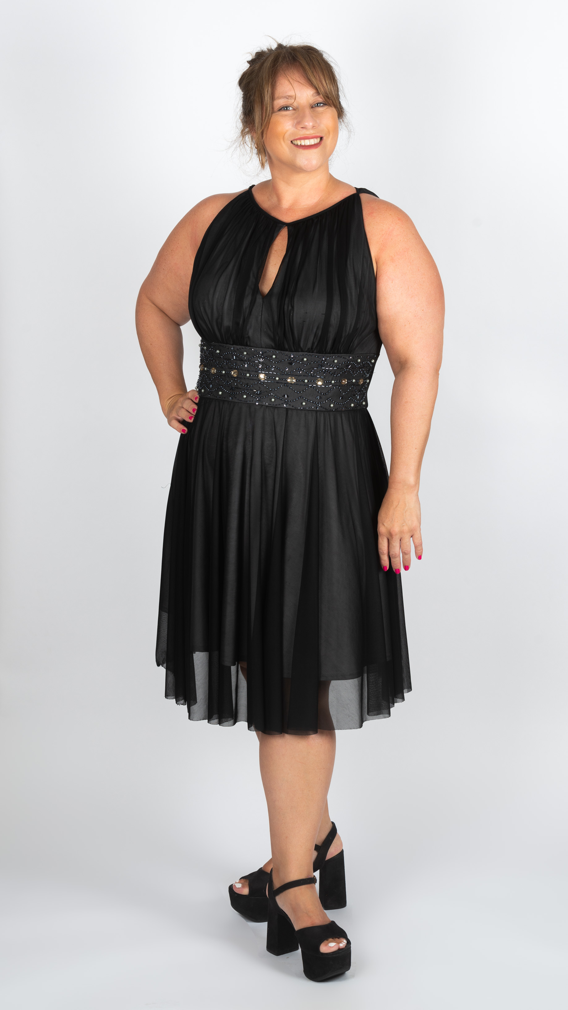 Vestido con bordado en cintura
