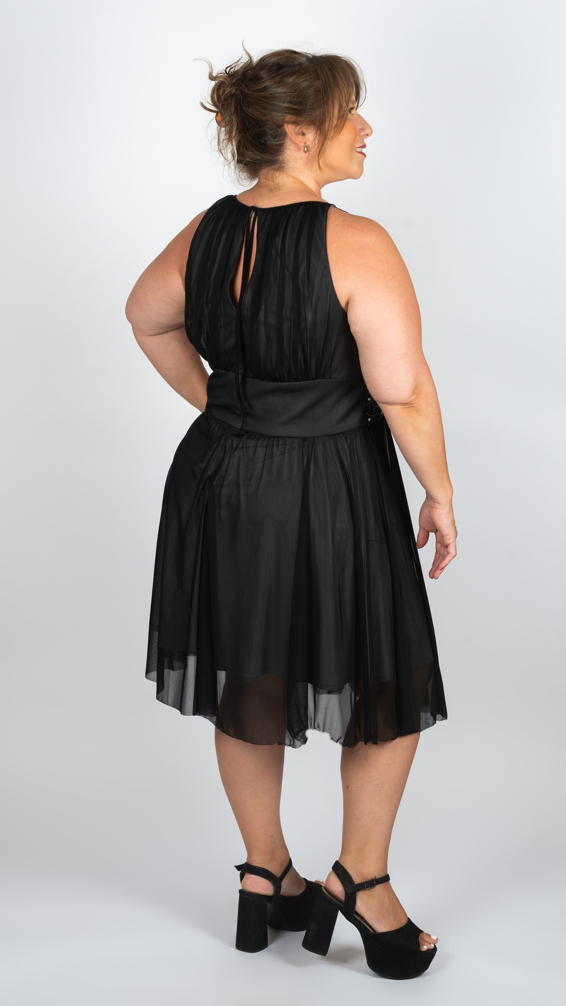 Vestido con bordado en cintura