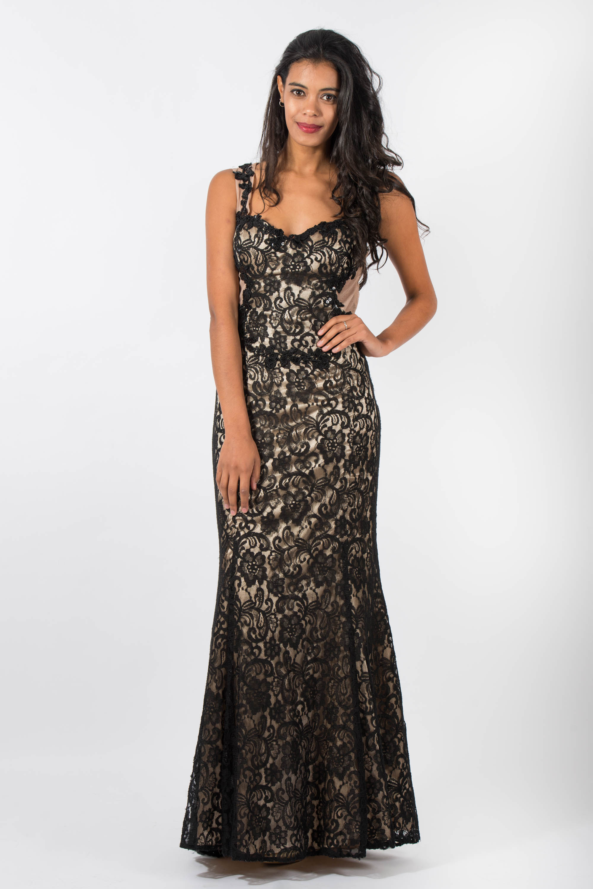 Vestido con encaje y transparencias