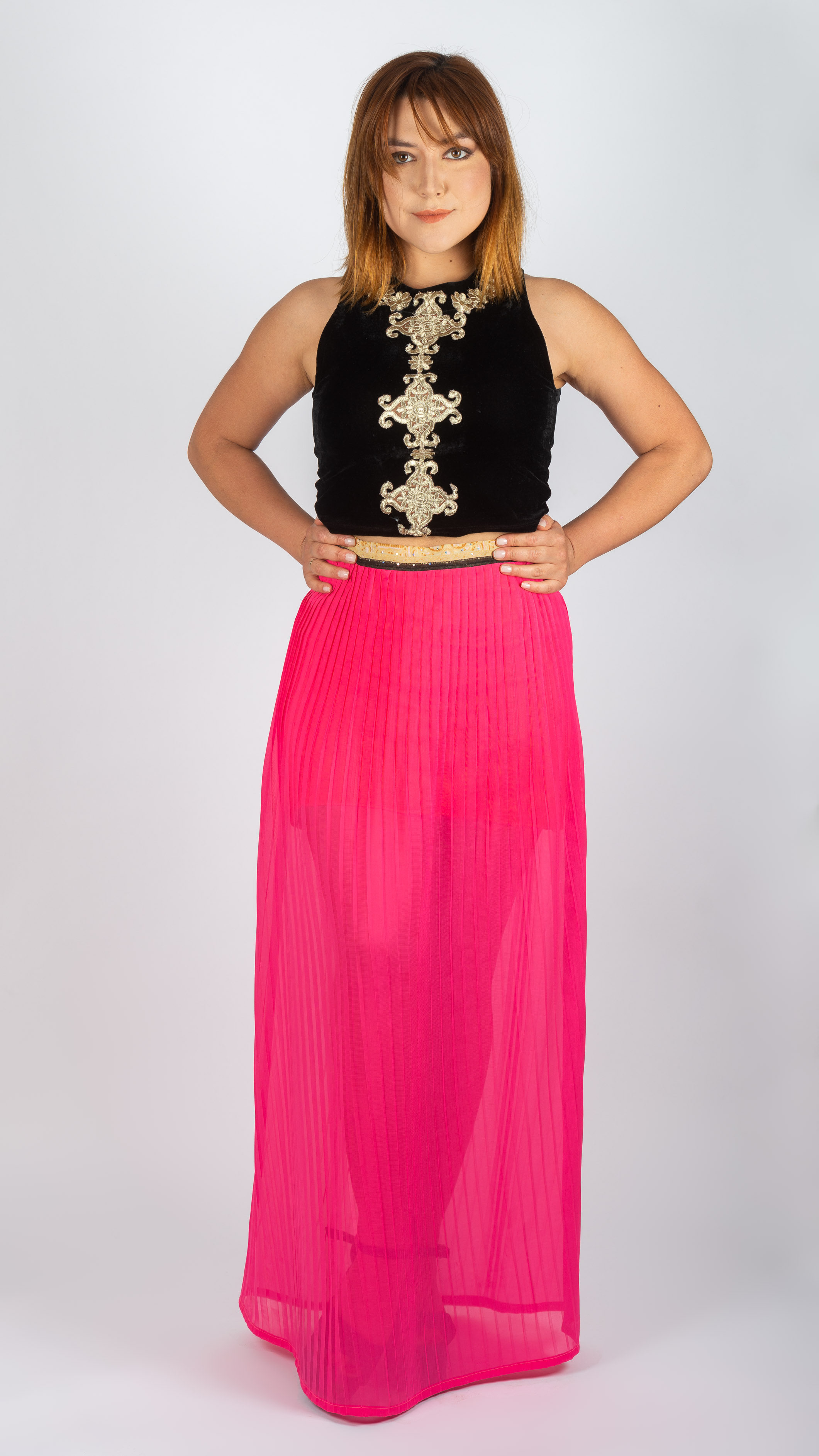 Top en terciopelo negro con aplique en dorado