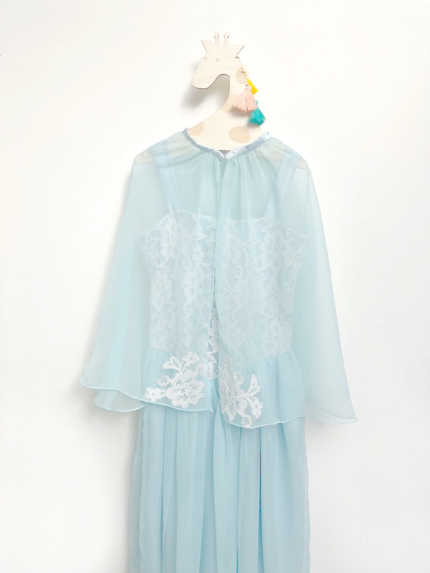 Conjunto de vestido y capa