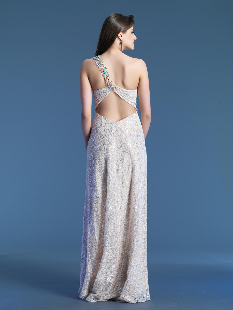 Vestido en encaje con un solo hombro y espalda escotada