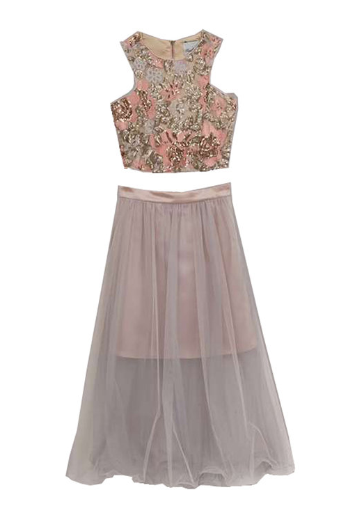 Conjunto de top bordado y falda