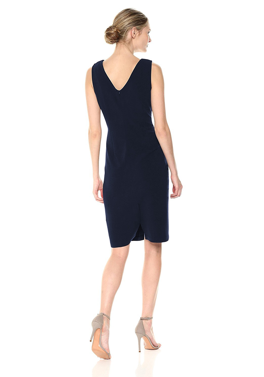 Vestido azul con lentejuelas en escote