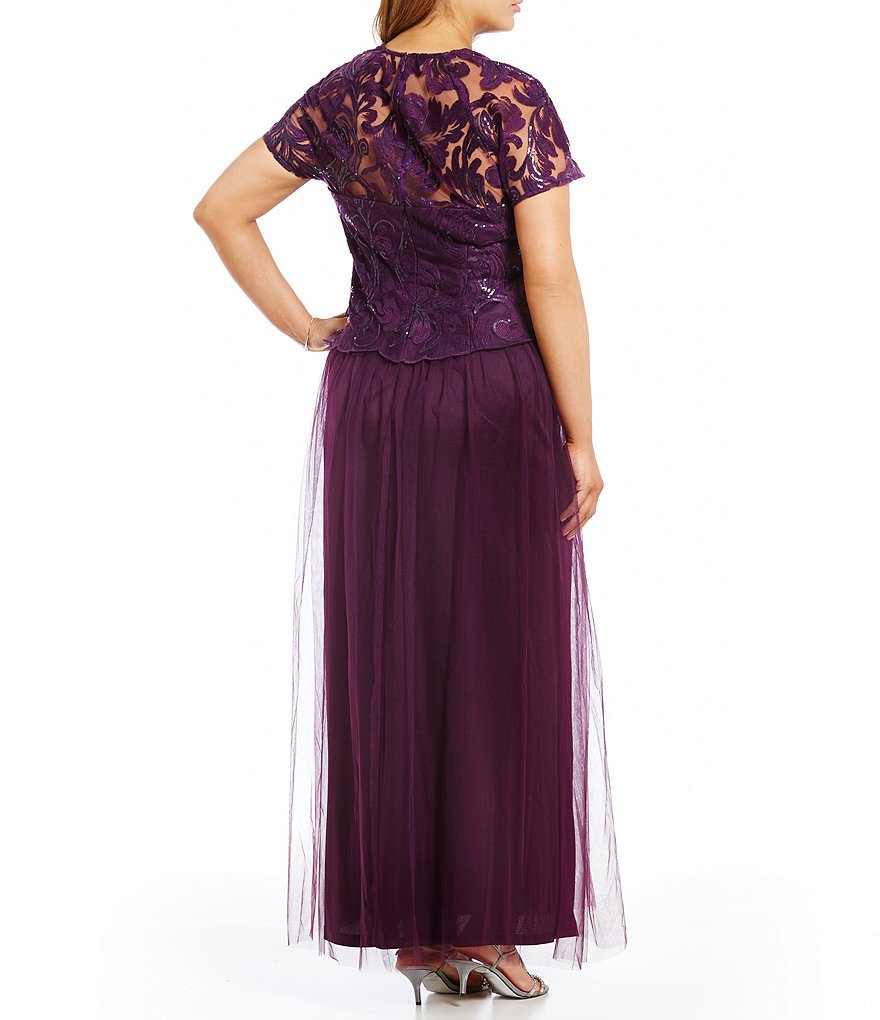 Vestido con top de encaje bordado y falda en tul