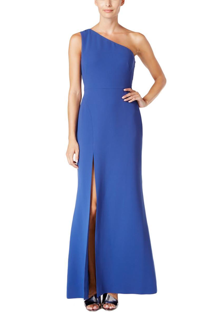Vestido con un hombro y tajo