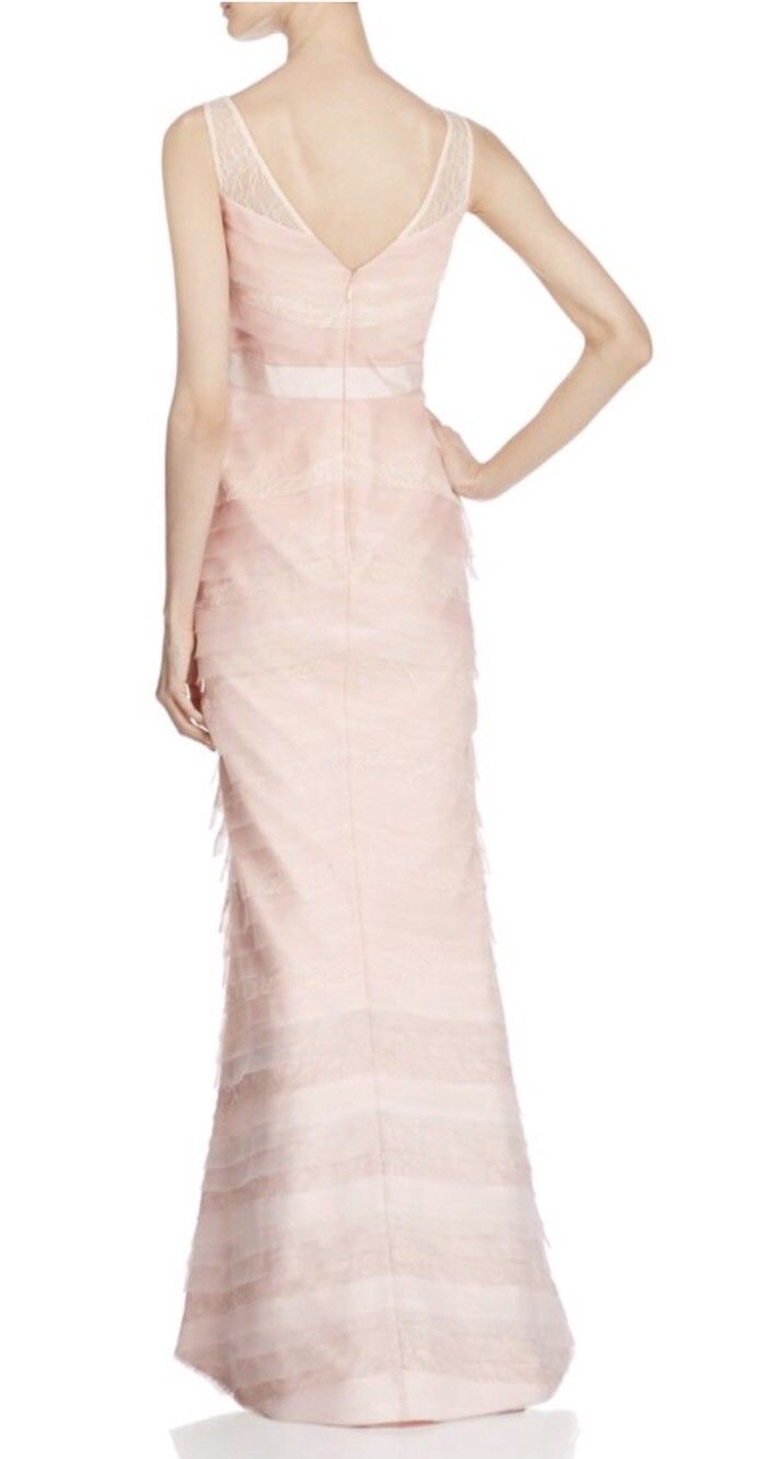 Vestido en capas en tul y encaje
