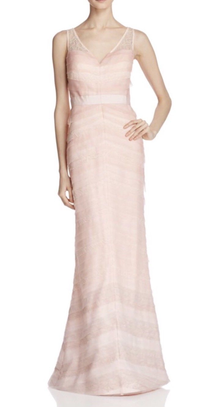 Vestido en capas en tul y encaje