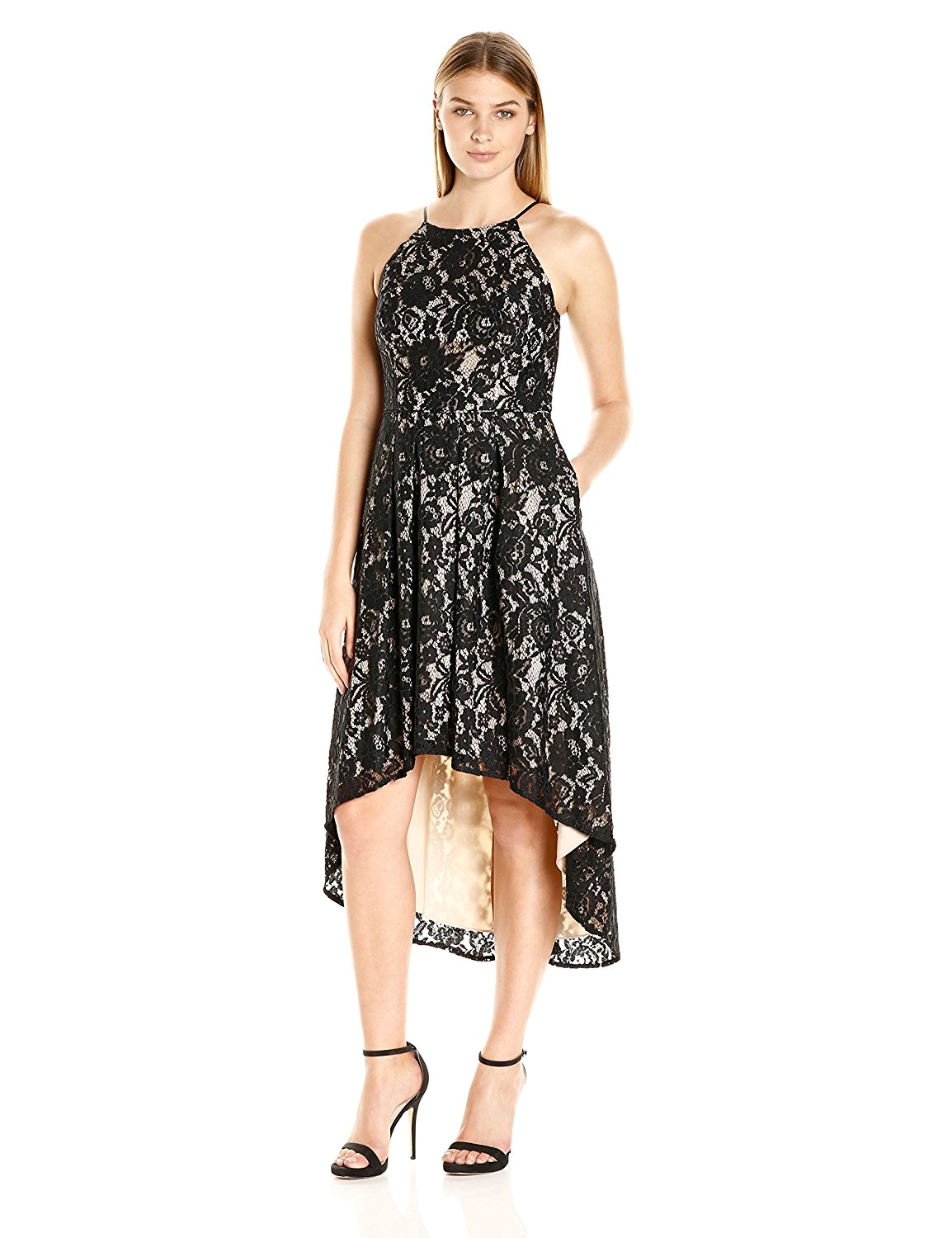 Vestido en encaje con falda asimétrica