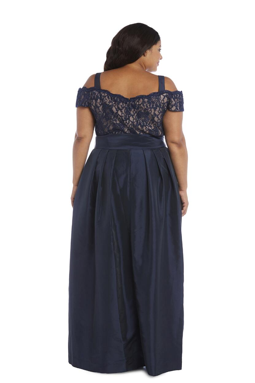 Vestido cold shoulder con top en encaje