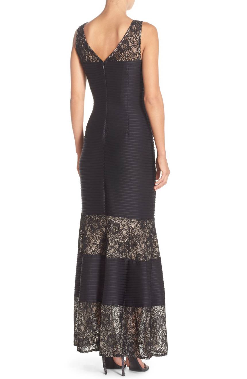 Vestido con rayas en encaje y drapeadas