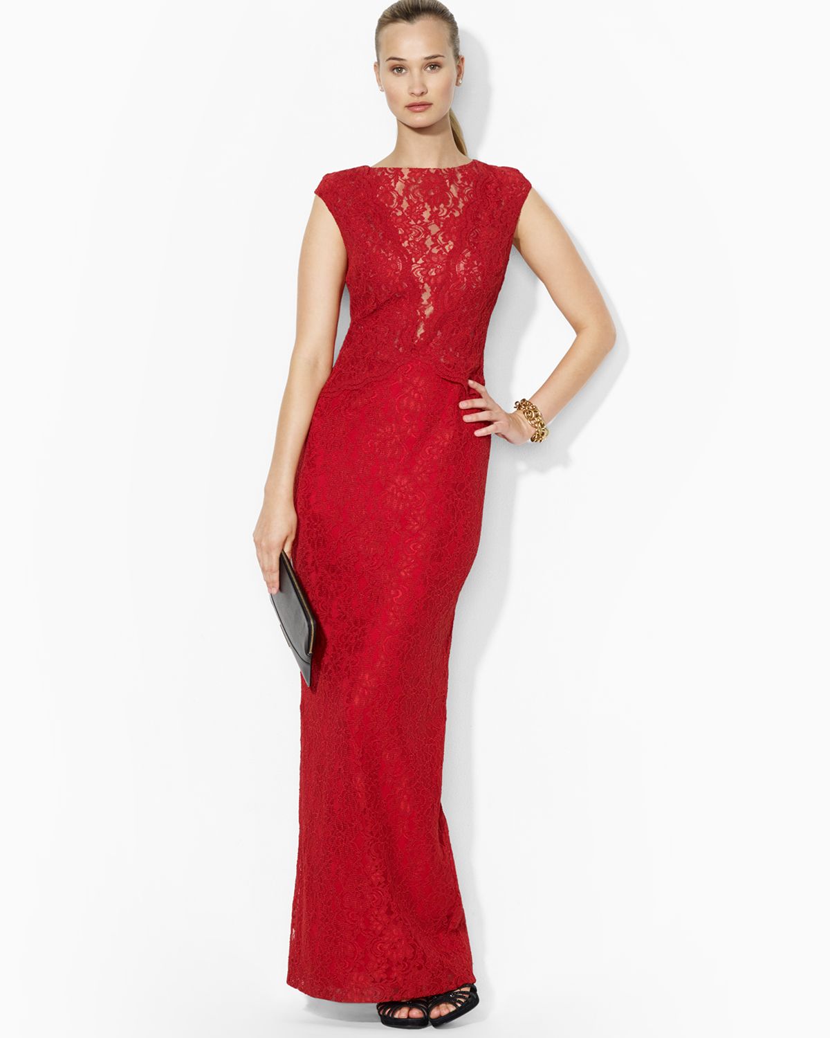 Vestido de encaje con detalle en escote