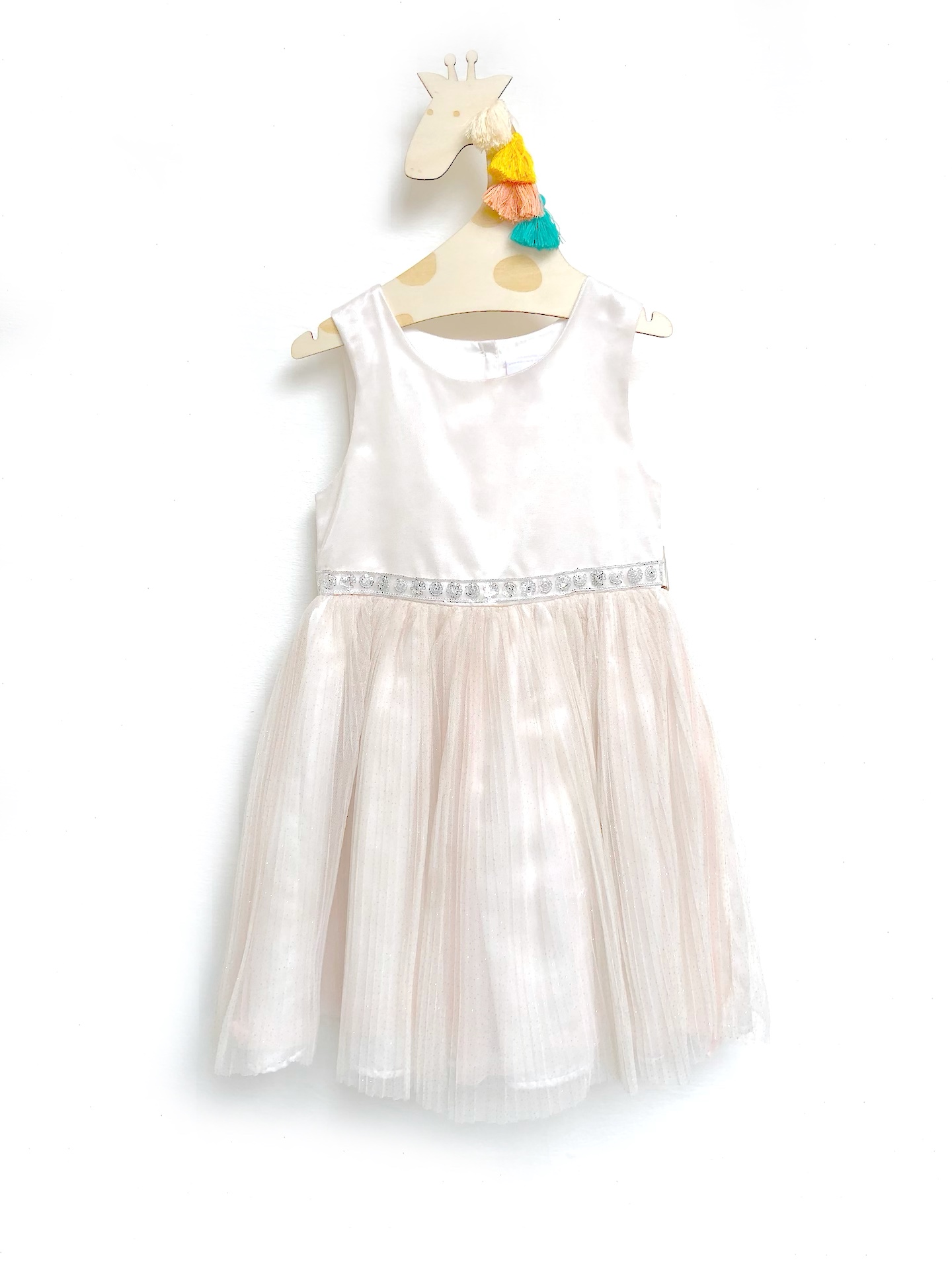 Vestido con falda en tul