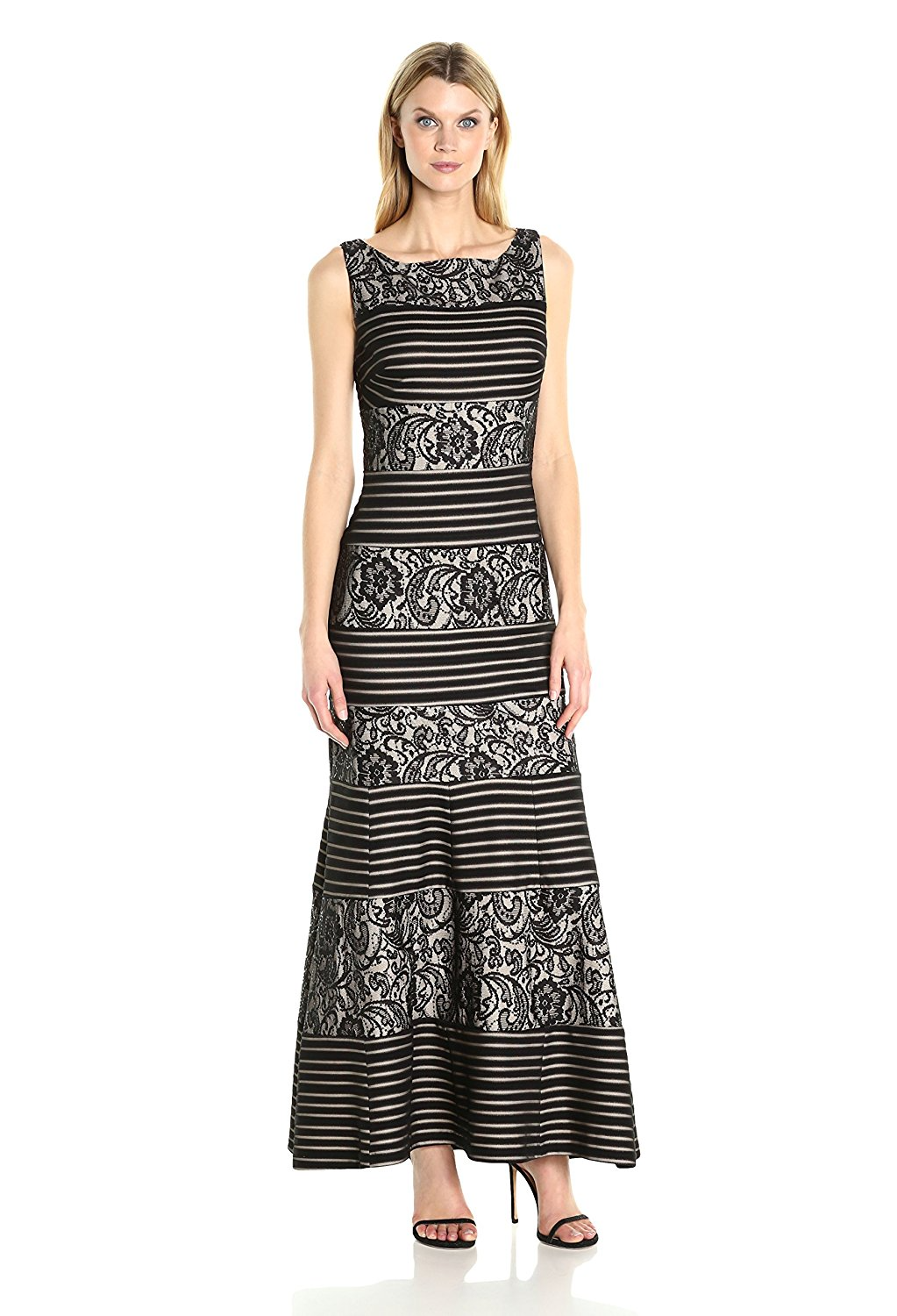 Vestido de encaje negro sobre forro beige