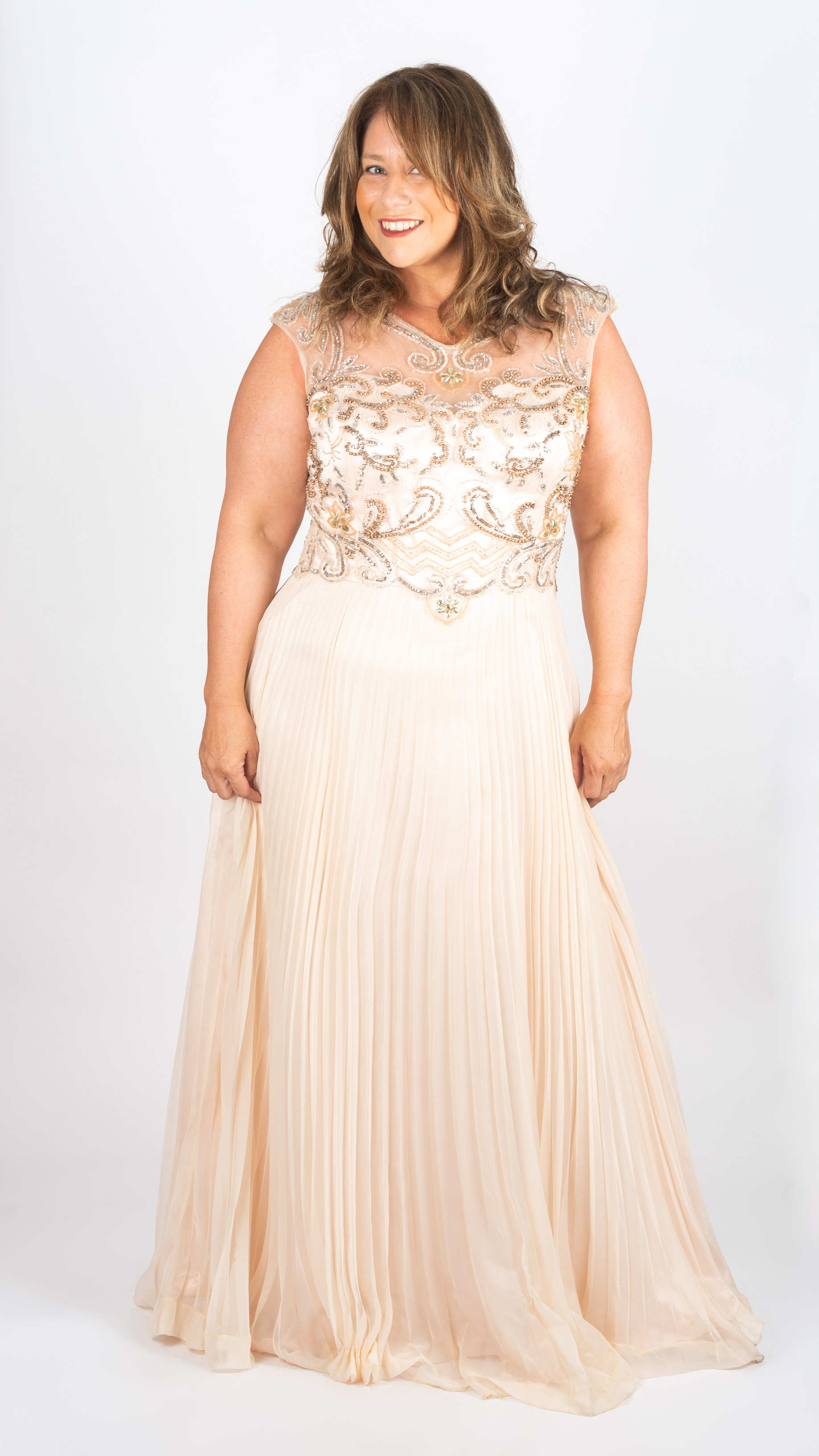 Vestido con top bordado y falda plisada