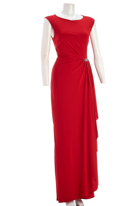 Vestido con prendedor en cintura