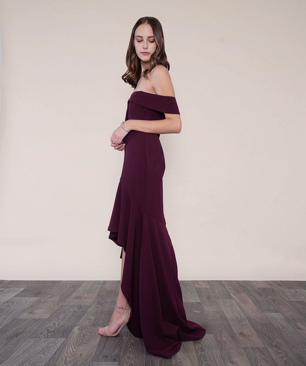 Vestido off the shoulder con volado en falda