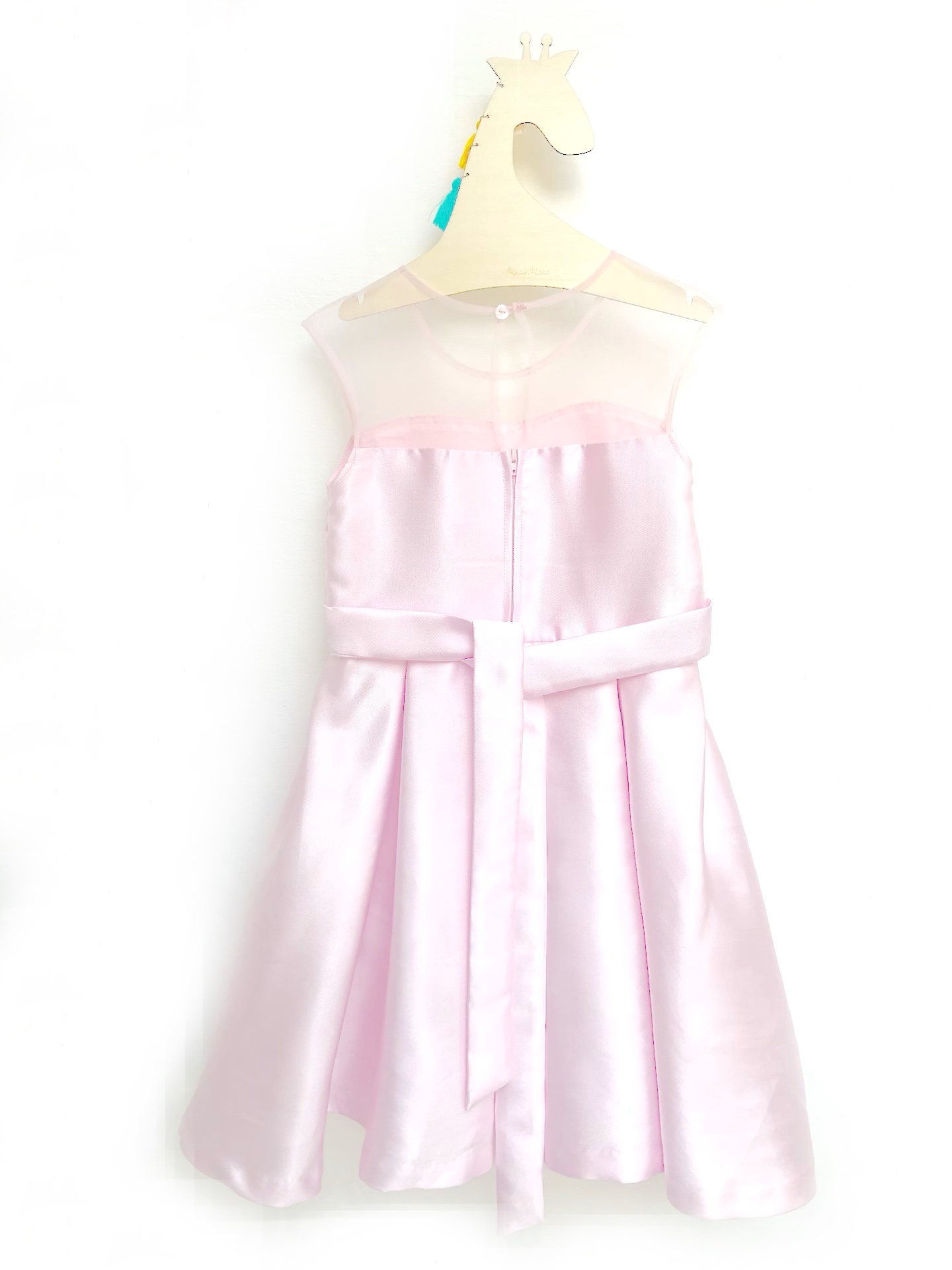 Vestido con bordado en cintura