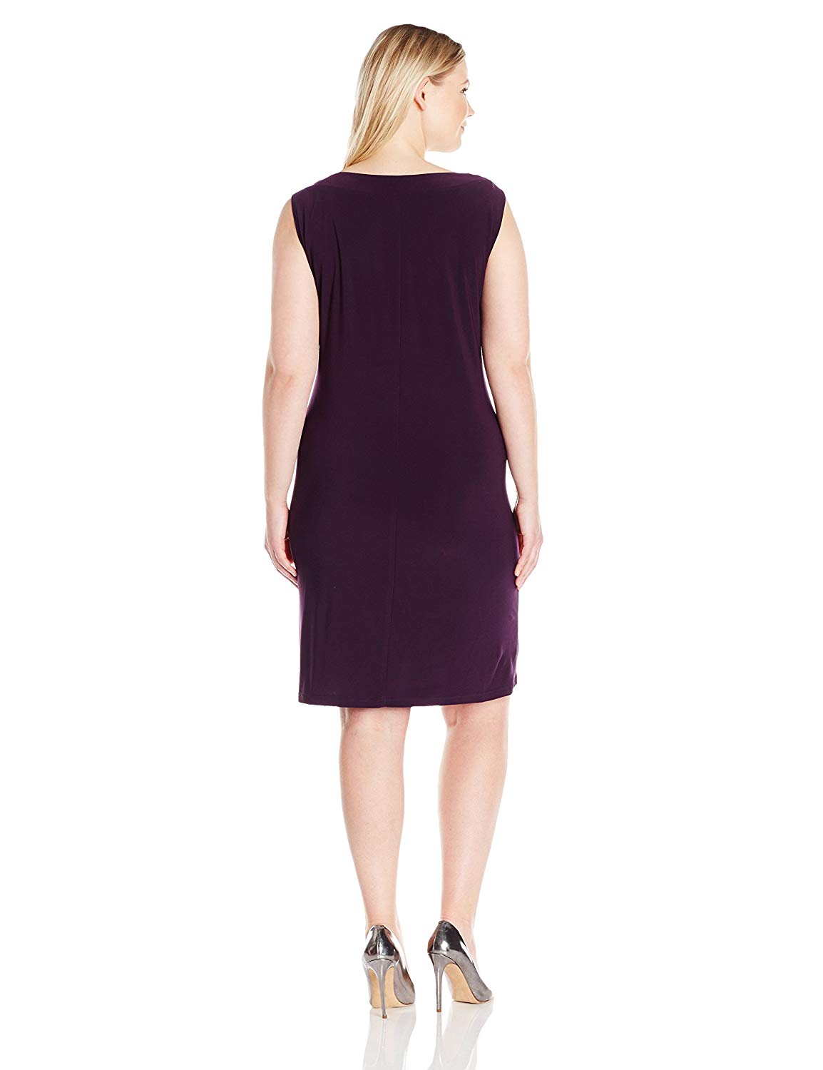 Vestido con bordado en escote