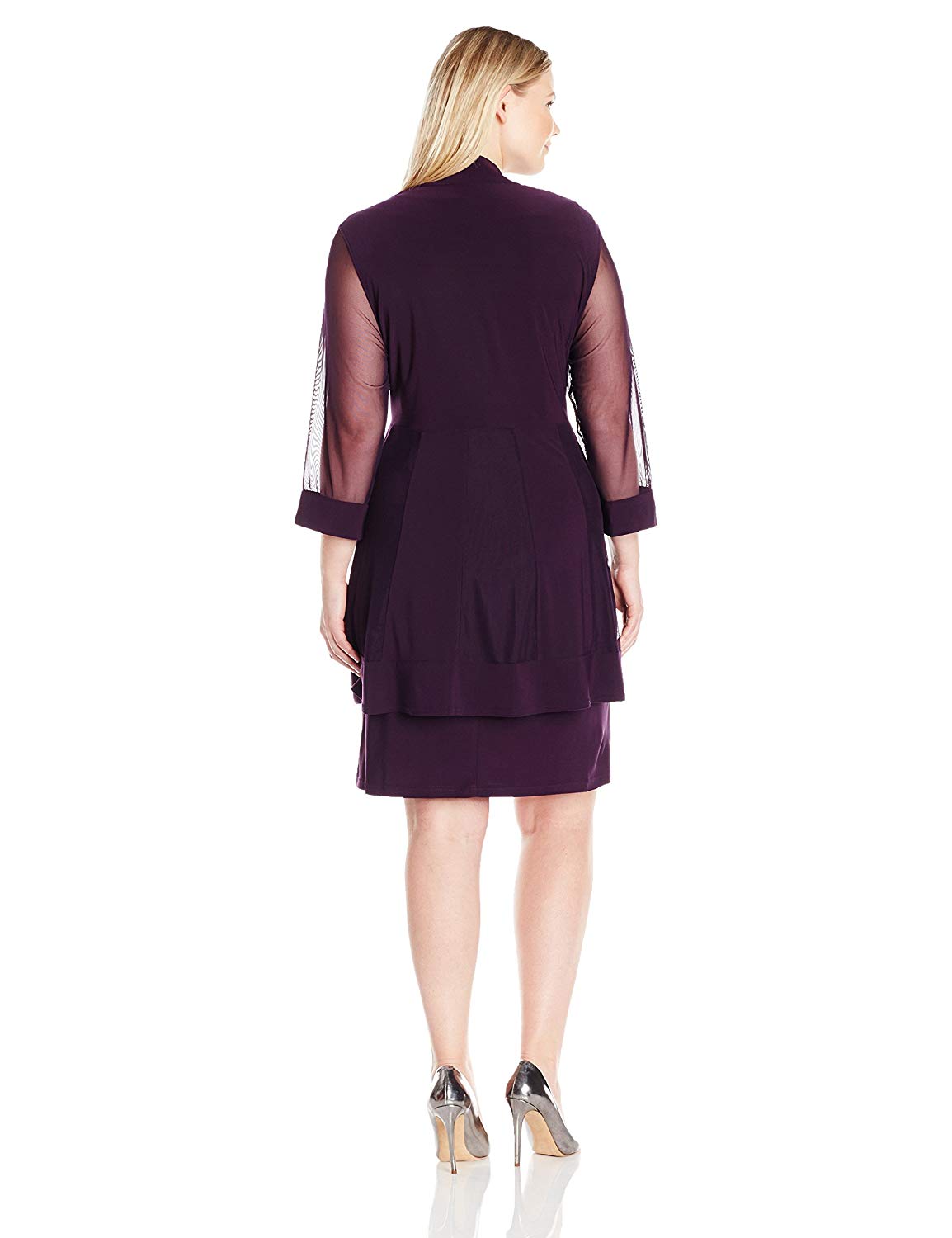 Conjunto de casaca y vestido con bordado en escote