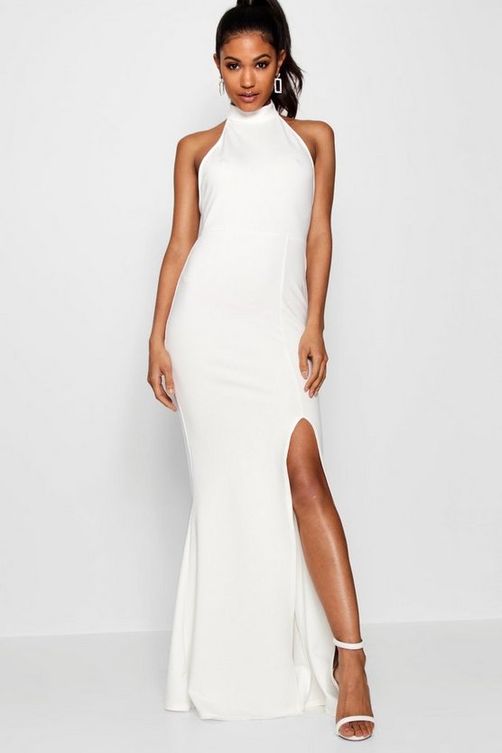 Vestido con tajo y cuello alto