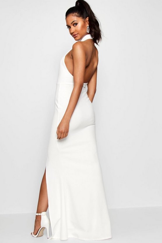 Vestido con tajo y cuello alto